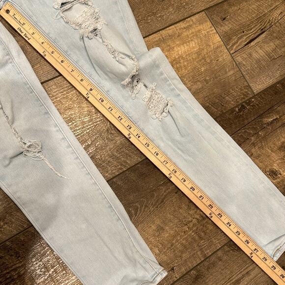 Levi's Women's 711 Skinny Light Wash Distressed Jeans Size 30/10 - Picture 4 of 8